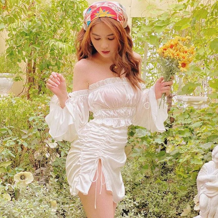 Ai diện váy áo rút dây kém sang chứ Ngọc Trinh, Tóc Tiên sexy có thừa