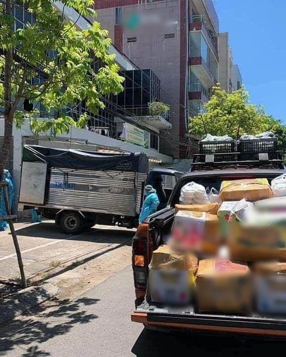Người Đà Nẵng liên tục tiếp tế đồ ăn cho y bác sĩ, món gì cũng có!