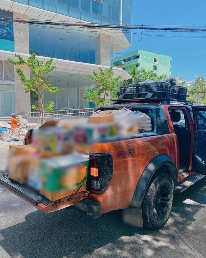 Người Đà Nẵng liên tục tiếp tế đồ ăn cho y bác sĩ, món gì cũng có!
