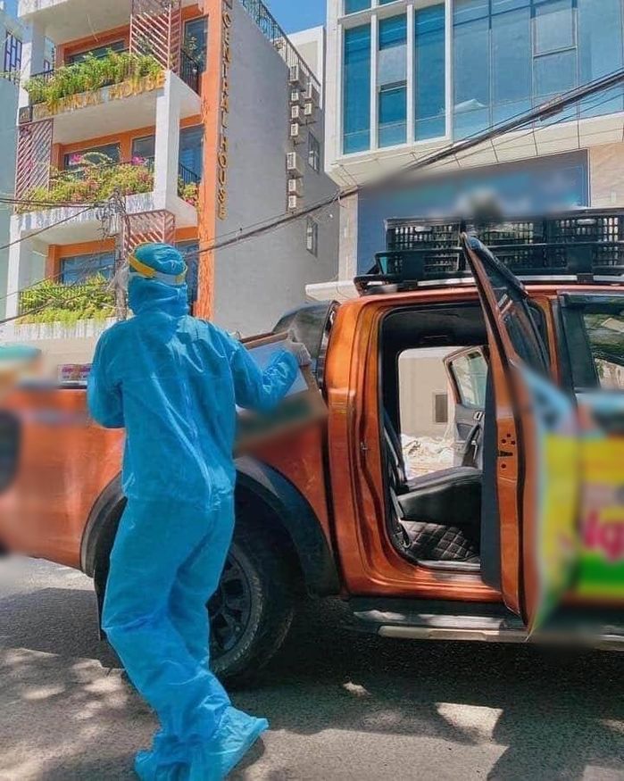 Người Đà Nẵng liên tục tiếp tế đồ ăn cho y bác sĩ, món gì cũng có!