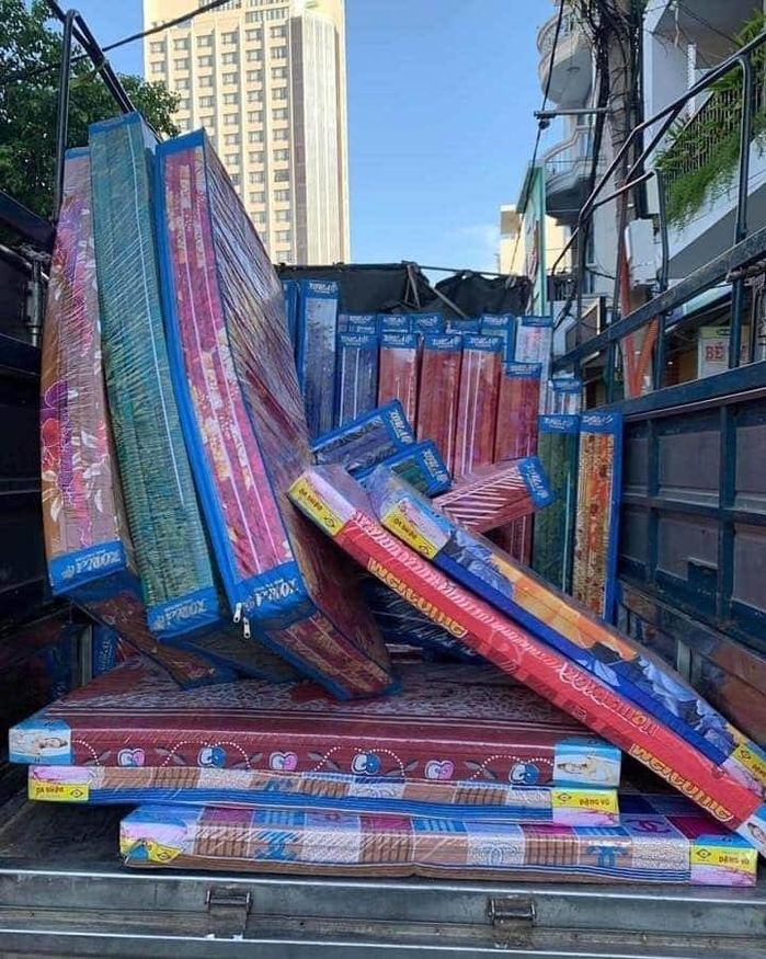 Người Đà Nẵng liên tục tiếp tế đồ ăn cho y bác sĩ, món gì cũng có!