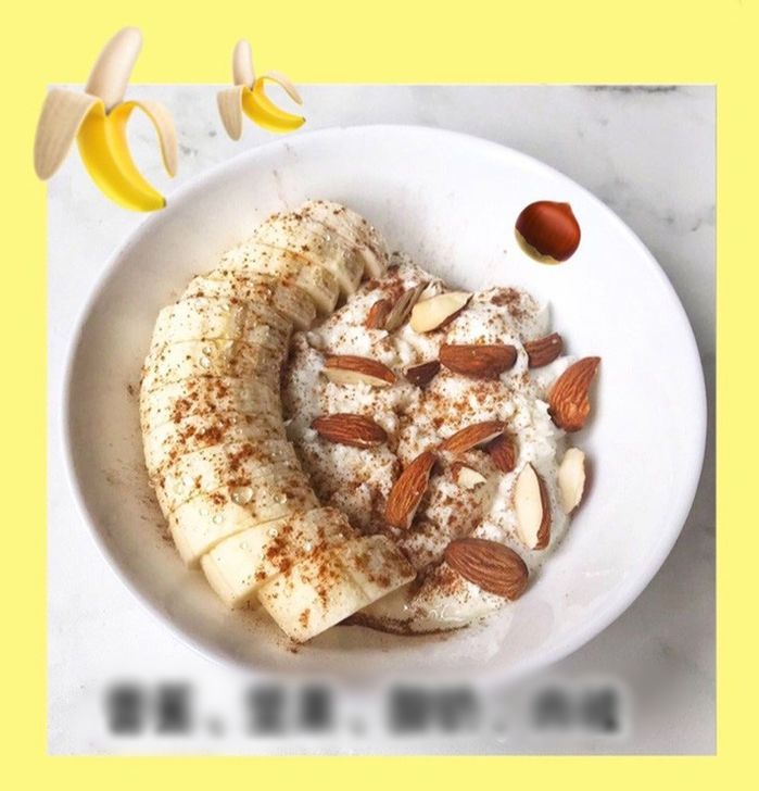 Ăn sáng bằng sữa chua mix chuối, nho, ngũ cốc giúp siết eo hiệu quả