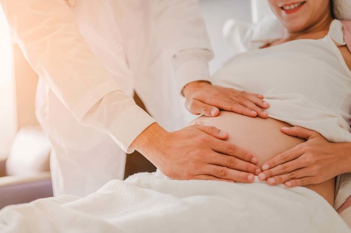 Anh chồng ghi lại khoảnh khắc vợ vượt cạn, CĐM xem mà cay khóe mắt