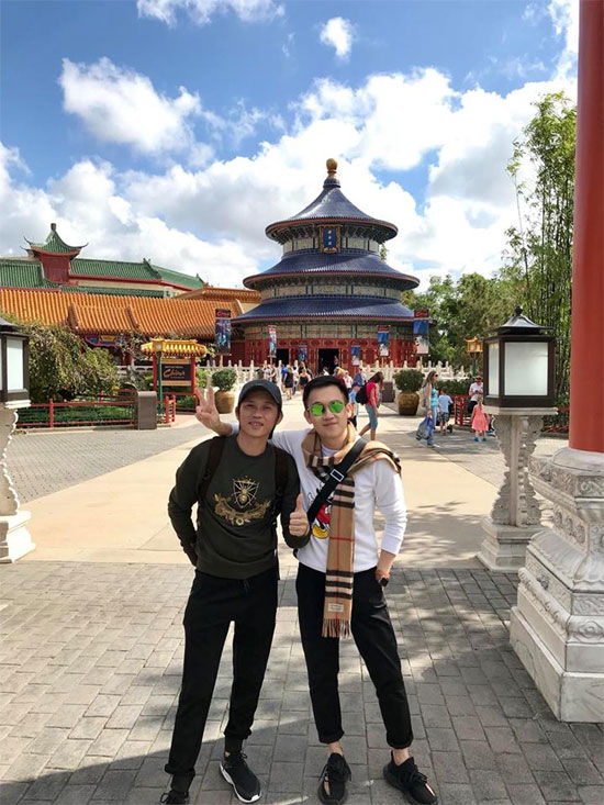 Ảnh gia đình Hoài Linh - Dương Triệu Vũ: Anh giống hệt mẹ, em y đúc bố