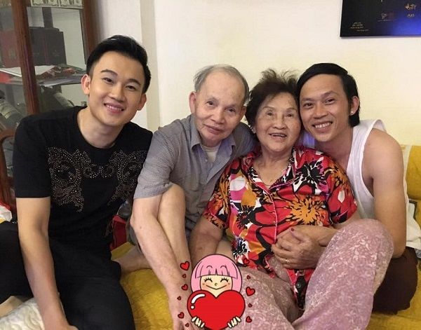Ảnh gia đình Hoài Linh - Dương Triệu Vũ: Anh giống hệt mẹ, em y đúc bố