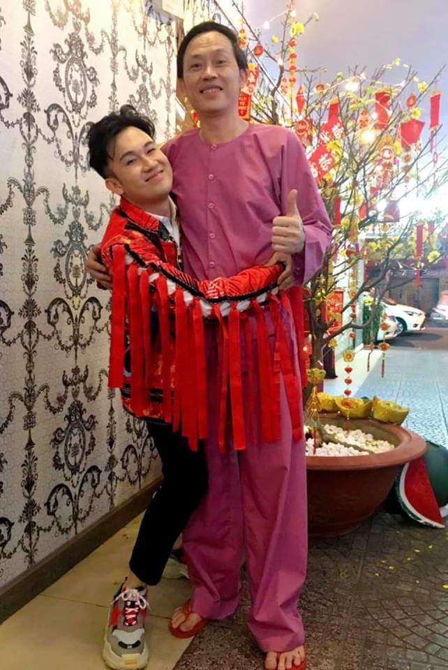 Ảnh gia đình Hoài Linh - Dương Triệu Vũ: Anh giống hệt mẹ, em y đúc bố