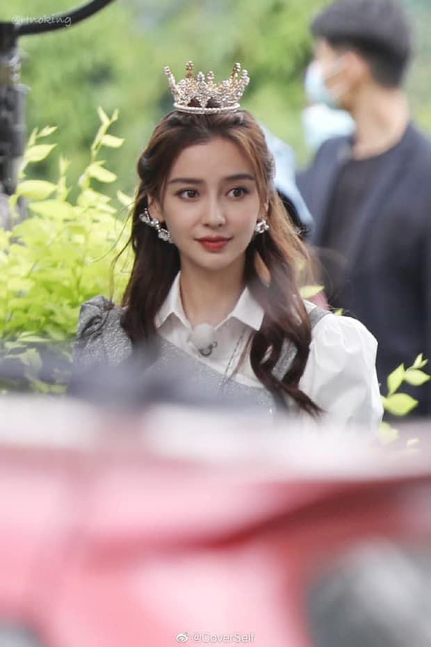 Ảnh hậu trường chưa chỉnh sửa của Angelababy gây sốt