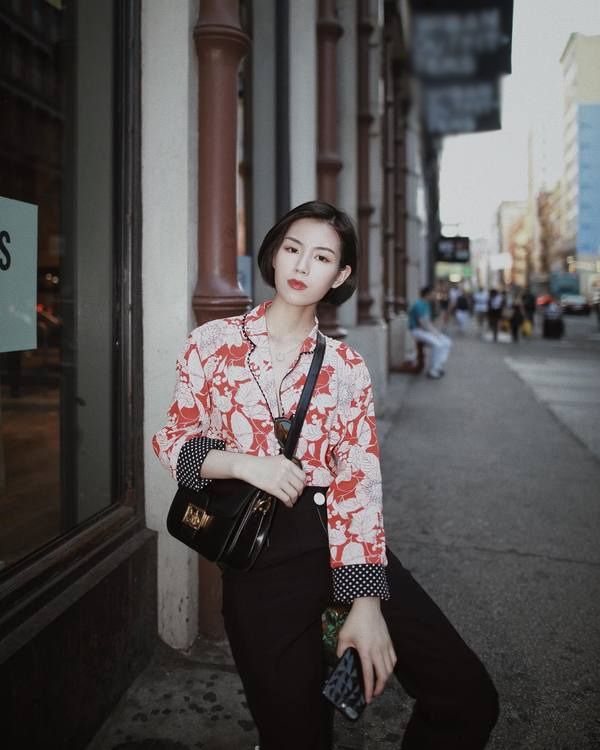 4 kiểu sơ mi nâng tầm style công sở: Tham khảo sơ mi họa tiết hoa