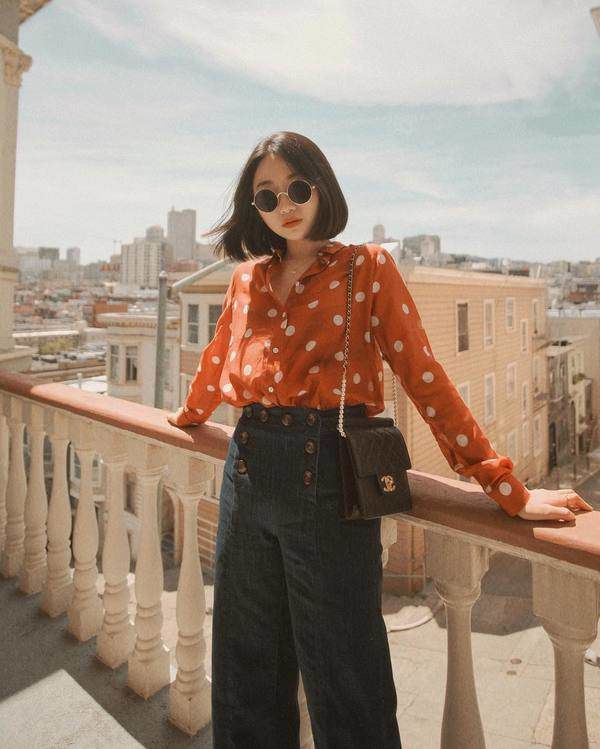 4 kiểu sơ mi nâng tầm style công sở: Tham khảo sơ mi họa tiết hoa