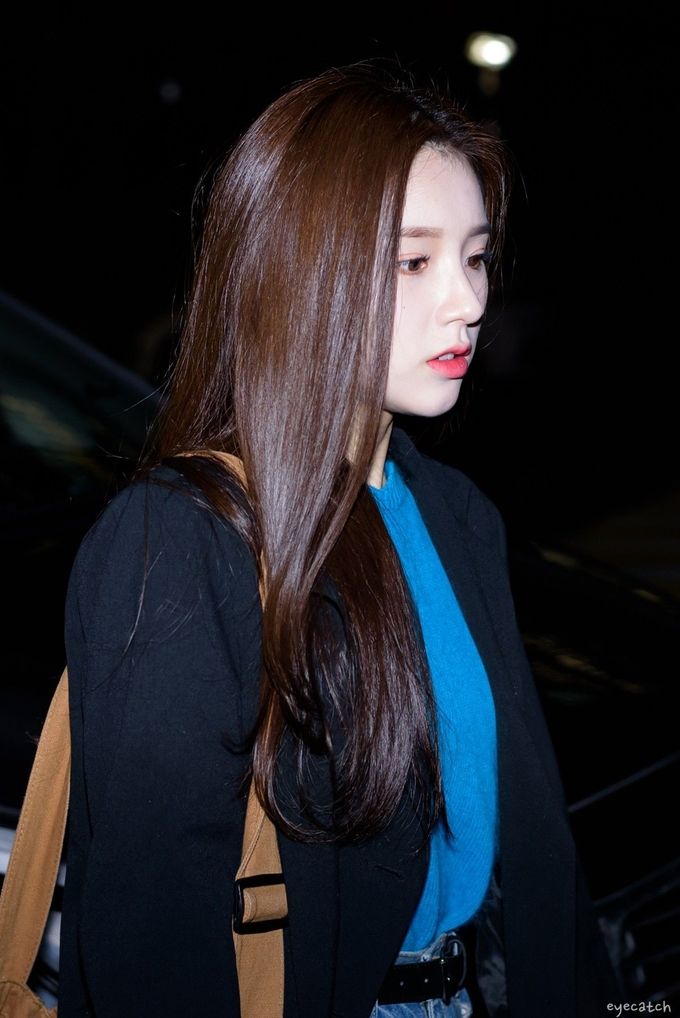 Nữ thần Kpop sở hữu tóc tiên quyến rũ: Arin tóc đen, Rosé nhuộm vàng