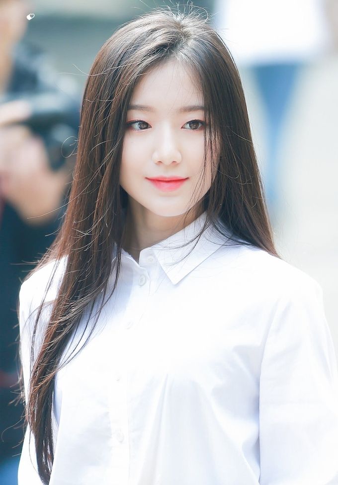 Nữ thần Kpop sở hữu tóc tiên quyến rũ: Arin tóc đen, Rosé nhuộm vàng