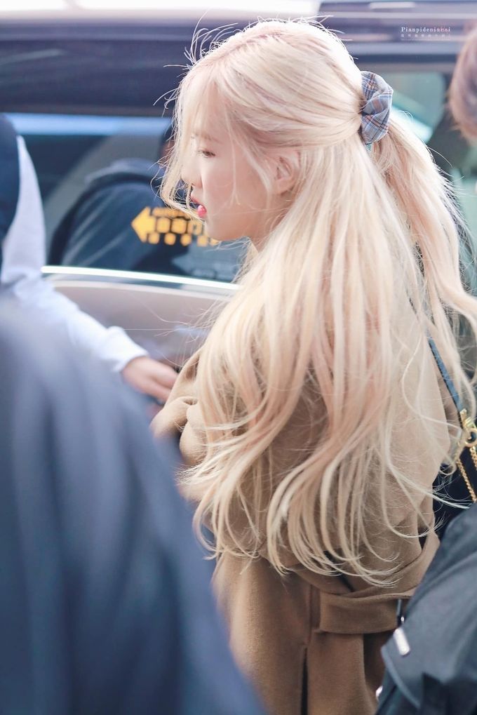 Nữ thần Kpop sở hữu tóc tiên quyến rũ: Arin tóc đen, Rosé nhuộm vàng