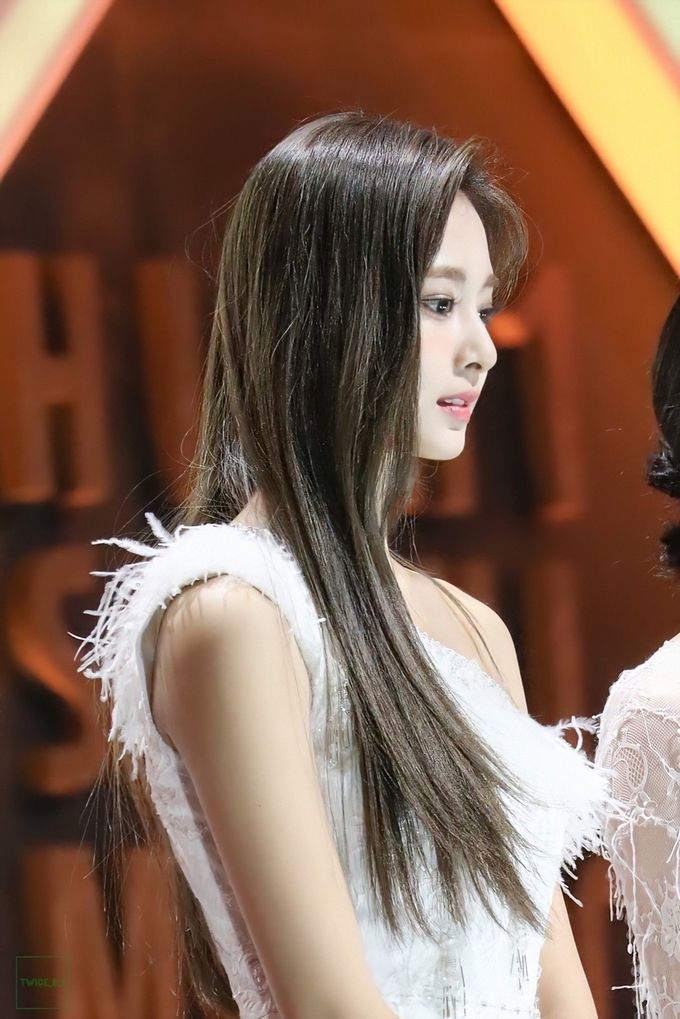 Nữ thần Kpop sở hữu tóc tiên quyến rũ: Arin tóc đen, Rosé nhuộm vàng