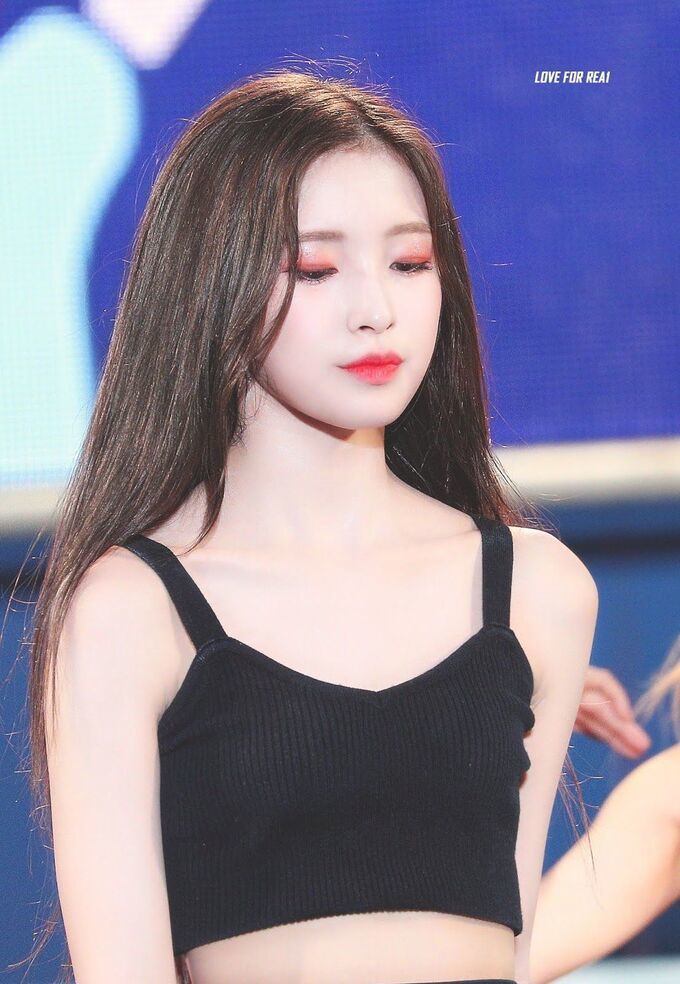 Nữ thần Kpop sở hữu tóc tiên quyến rũ: Arin tóc đen, Rosé nhuộm vàng