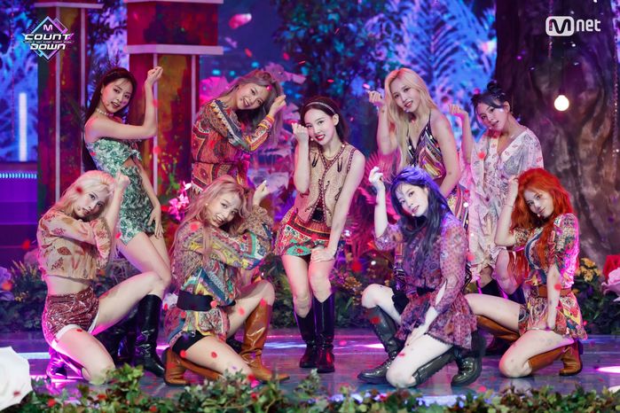 Được fan khuyên cải thiện kỹ năng, TWICE: Tụi này đang làm tốt mà