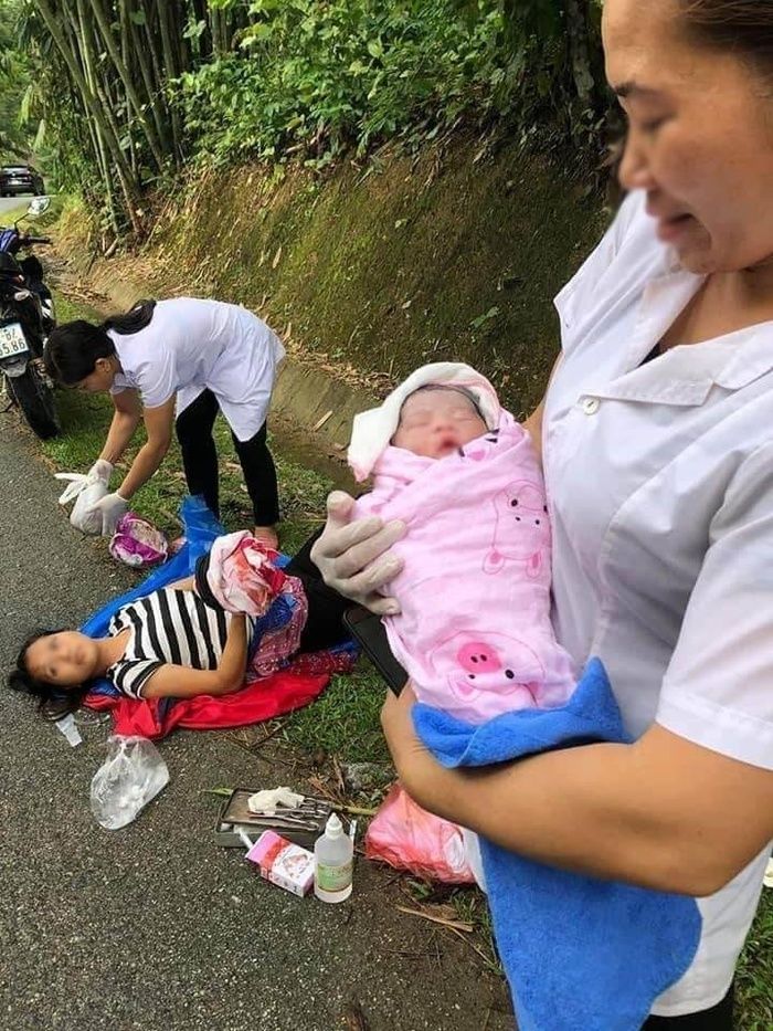 Bà mẹ trẻ đẻ rơi trên đường đi khám thai, ai đi ngang cũng chúc phúc