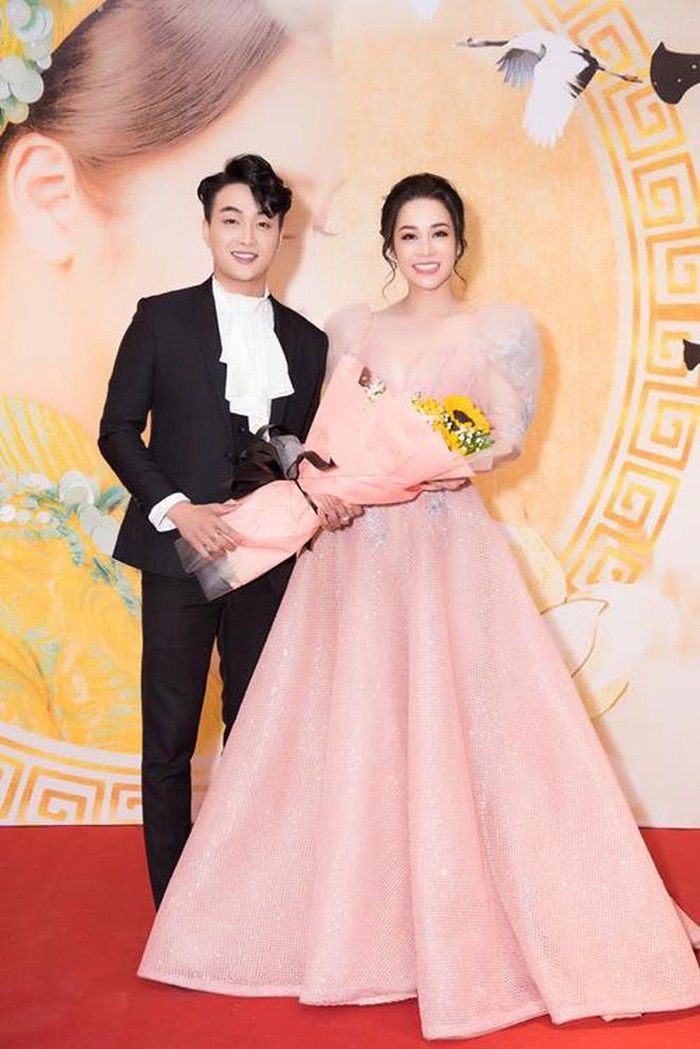 Trước khi có tin hẹn hò, Nhật Kim Anh và TiTi luôn lên đồ đồng điệu