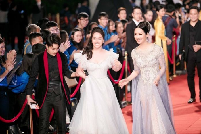 Trước khi có tin hẹn hò, Nhật Kim Anh và TiTi luôn lên đồ đồng điệu