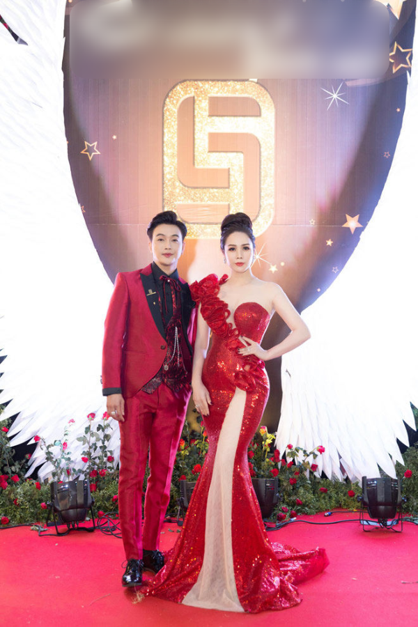 Trước khi có tin hẹn hò, Nhật Kim Anh và TiTi luôn lên đồ đồng điệu