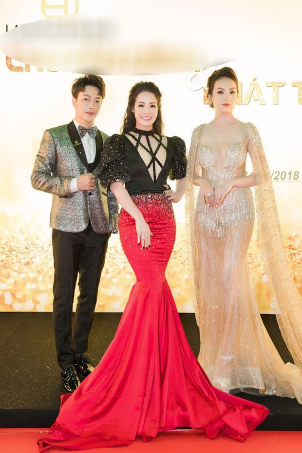 Trước khi có tin hẹn hò, Nhật Kim Anh và TiTi luôn lên đồ đồng điệu
