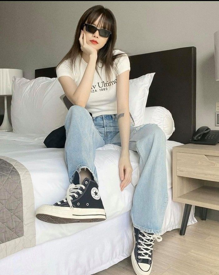 Thiều Bảo Trâm biến hóa đa dạng với quần jeans cực chất