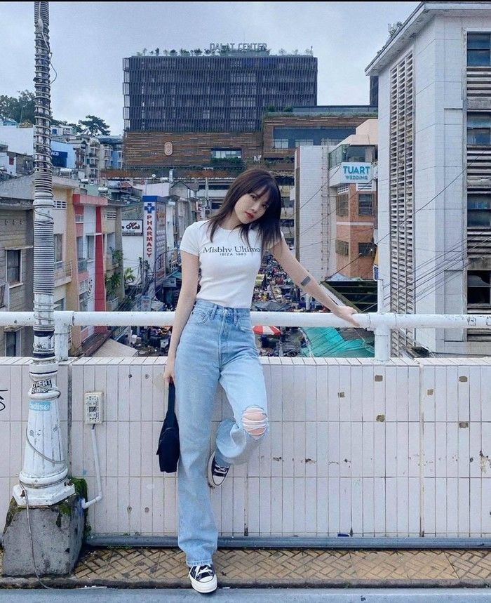 Thiều Bảo Trâm biến hóa đa dạng với quần jeans cực chất