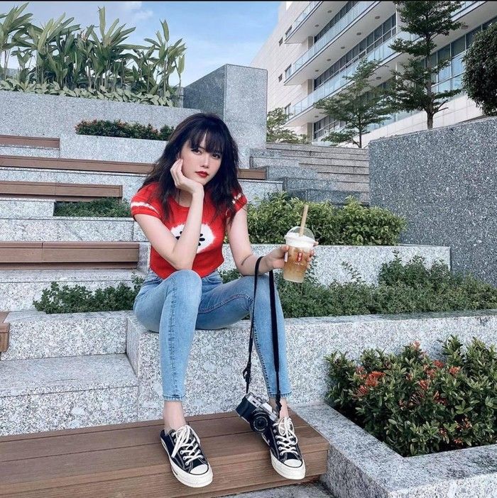 Thiều Bảo Trâm biến hóa đa dạng với quần jeans cực chất