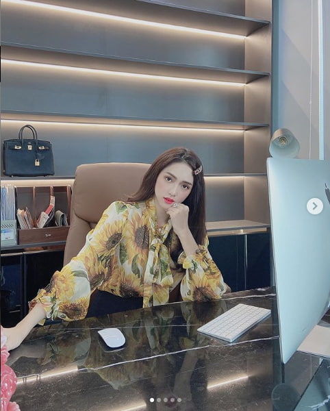 Bảo Thy lộ vòng 2 lớn thấy rõ, Ngọc Trinh hiếm hoi tham gia gameshow
