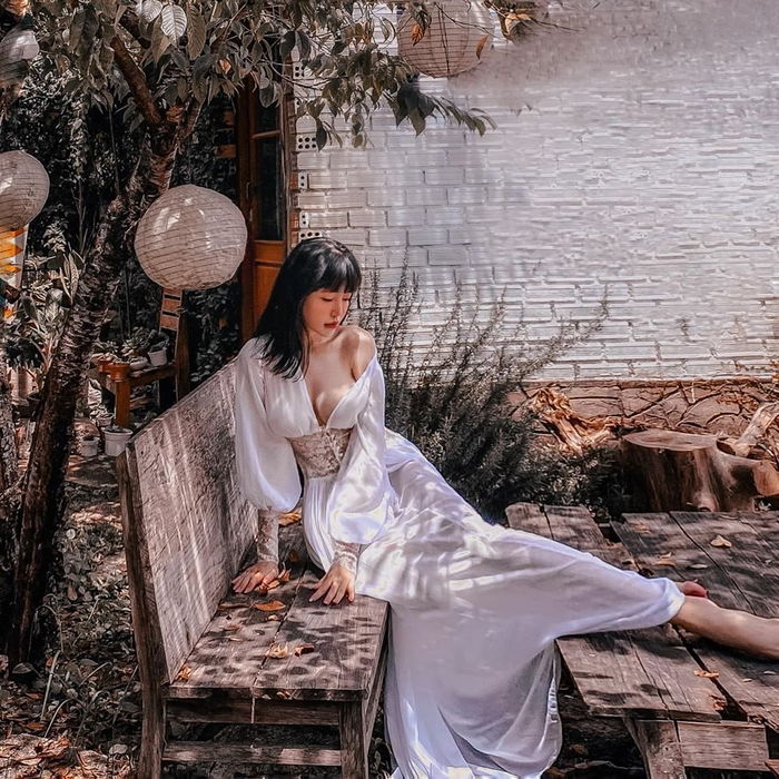 Bảo Thy lộ vòng 2 lớn thấy rõ, Ngọc Trinh hiếm hoi tham gia gameshow