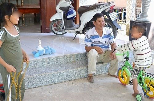 Bé trai văng khỏi bụng mẹ 6 năm trước giờ đã khôn lớn, đã đi học