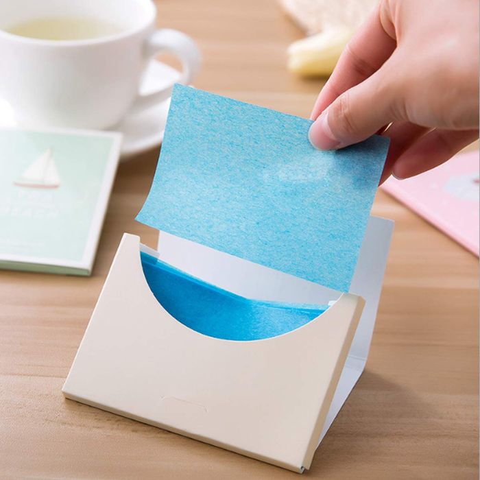 Bí quyết trang điểm lâu trôi ngày hè: Dùng kem lót dưỡng ẩm