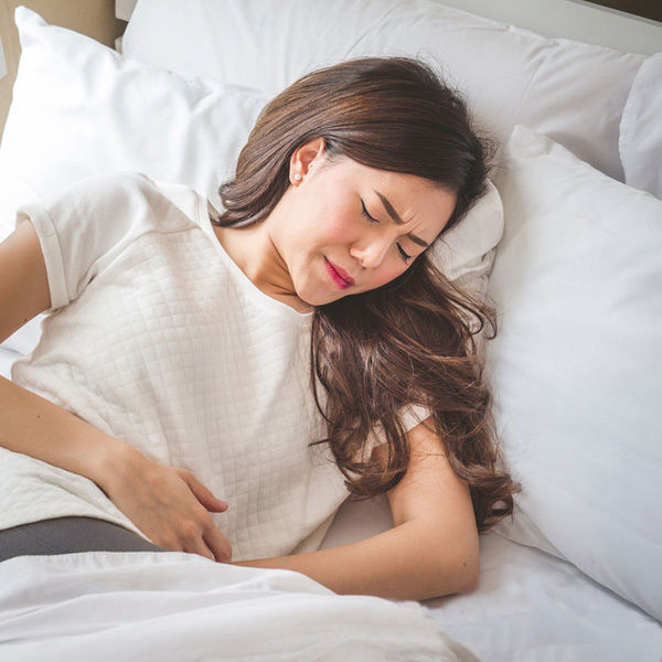 Để cô bé khỏe mạnh, thơm tho: Dùng “áo mưa”, không dọn “cỏ” liên tục