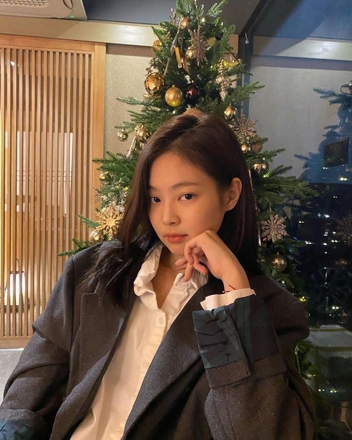Chơi lớn như Jennie: Để hẳn cả mặt mộc lên sân khấu biểu diễn