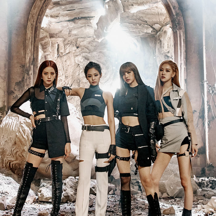 BLACKPINK sắp trở thành nhóm nhạc nữ đầu tiên sở hữu 3 MV 1 tỷ view