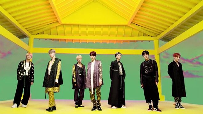 BLACKPINK gây tranh cãi khi mặc hanbok hở hang, lai tạp quá tay