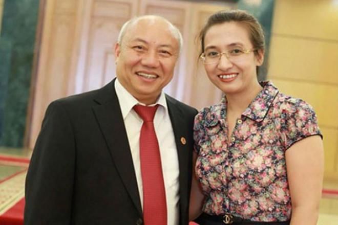BTV thời sự từ bỏ công việc, lấy chồng lớn tuổi, làm sếp lớn ngành Y