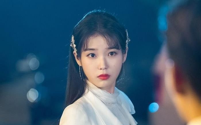 Irene gây sốt với tạo hình giống Jang Man Wol trong Hotel del Luna
