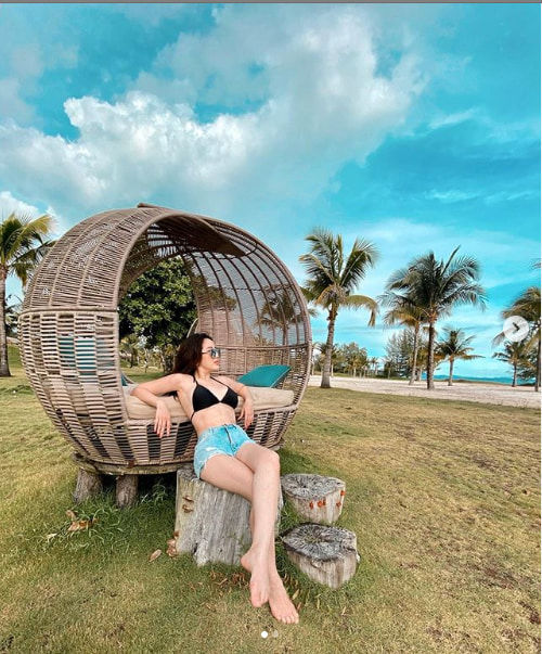Diệu Nhi hiếm hoi diện bikini, Ngọc Lan tung ảnh mặc váy cưới