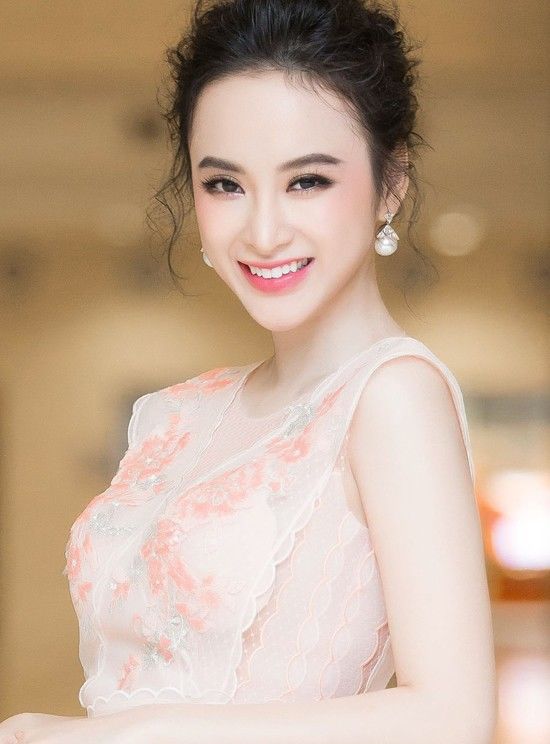 Cách ứng xử của sao nữ Việt khi nhận được lời mời ngàn USD