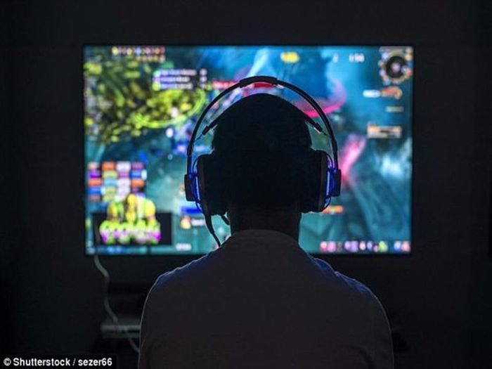 Cậu bé thần đồng suýt bị đuổi học vì nghiện game online