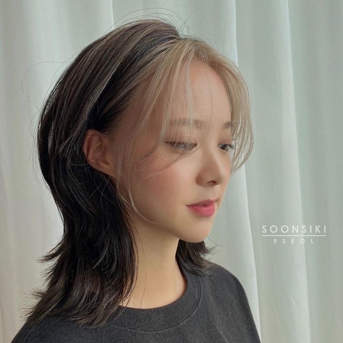 Kiểu tóc đang nhuộm thì hết thuốc của Jennie tạo trend khắp Châu Á