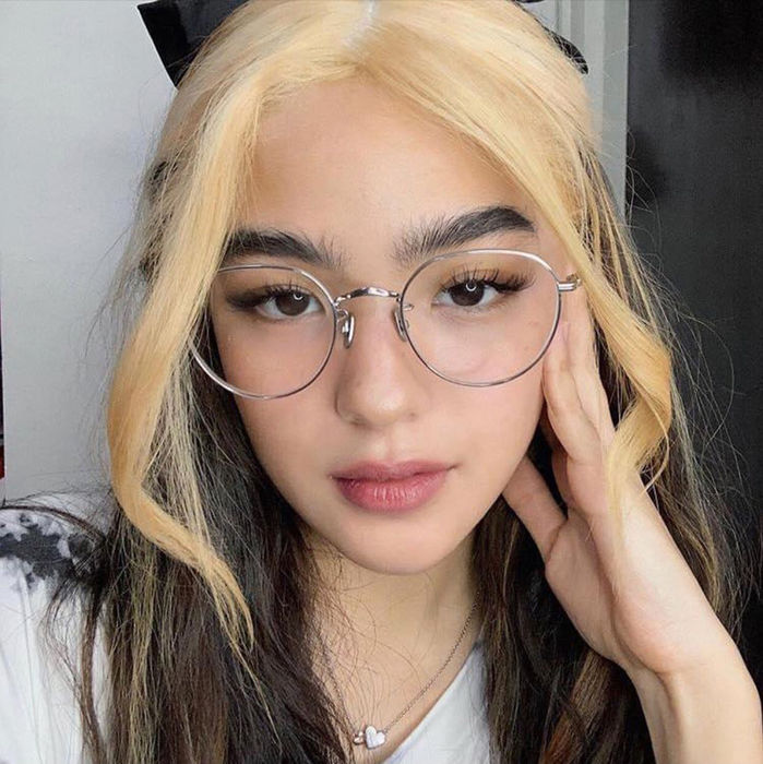 Kiểu tóc đang nhuộm thì hết thuốc của Jennie tạo trend khắp Châu Á