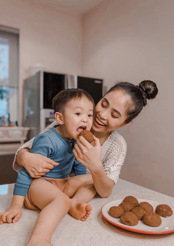 Con trai ca nương Kiều Anh phải chuyển lớp liên tục quá giỏi