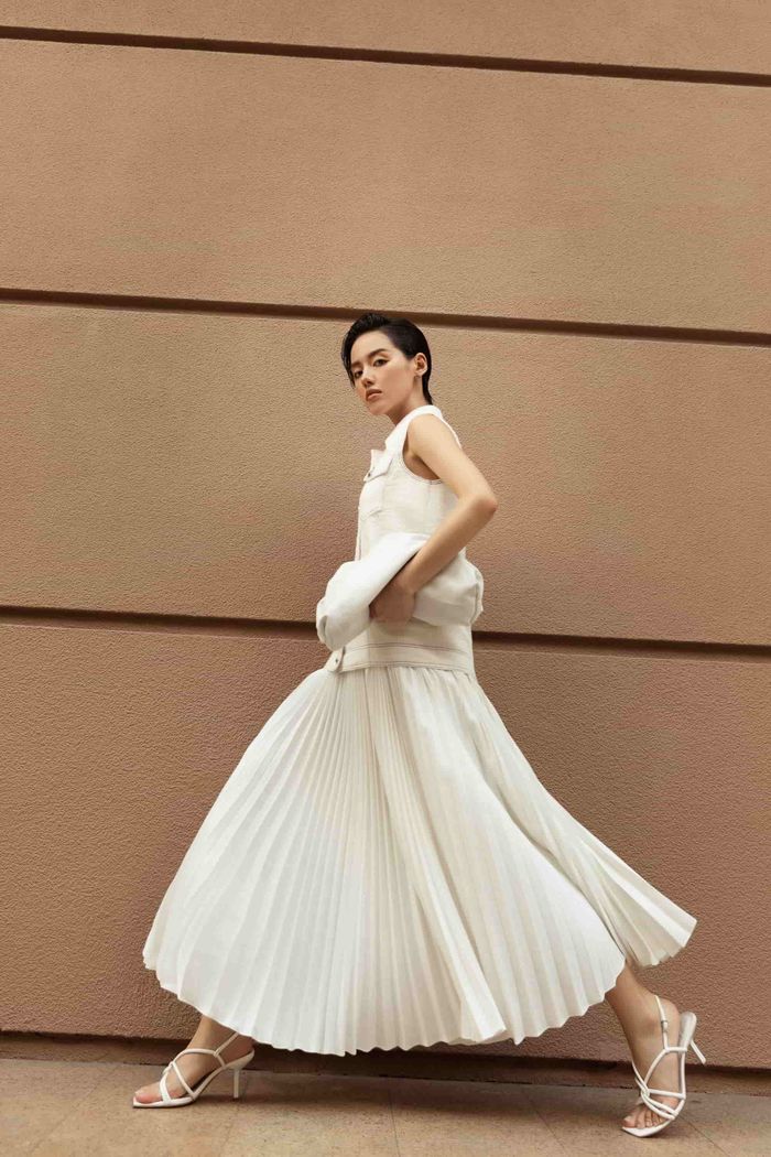 Sao Việt ồ ạt lăng-xê phong cách white on white: Tóc Tiên khí chất