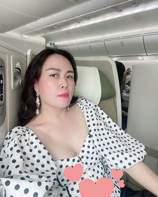 Chọn sai trang phục, Phượng Chanel lộ bụng lùm lùm