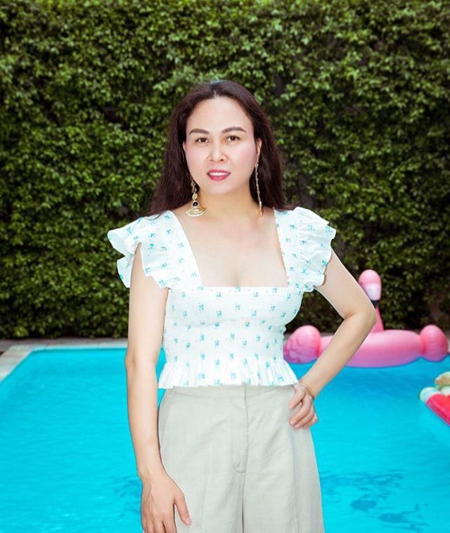 Chọn sai trang phục, Phượng Chanel lộ bụng lùm lùm