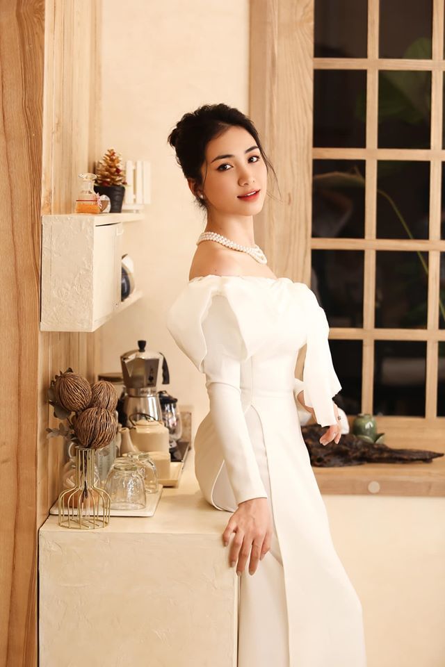 Cùng diện thiết kế tương tự: Hòa Minzy đằm thắm, Nhã Phương trẻ trung