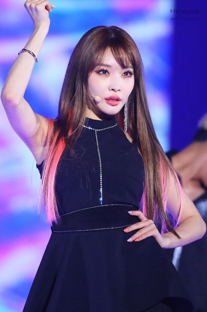 Idol Hàn nhuộm tóc đen-hồng: Jennie đẹp tựa nữ thần, Irene xuống sắc