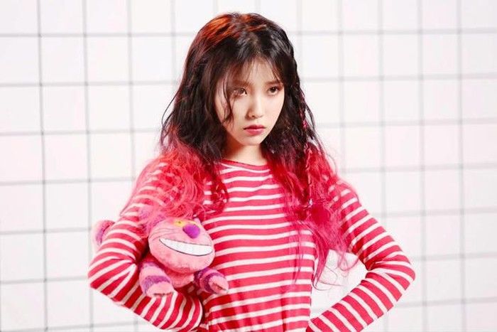 Idol Hàn nhuộm tóc đen-hồng: Jennie đẹp tựa nữ thần, Irene xuống sắc