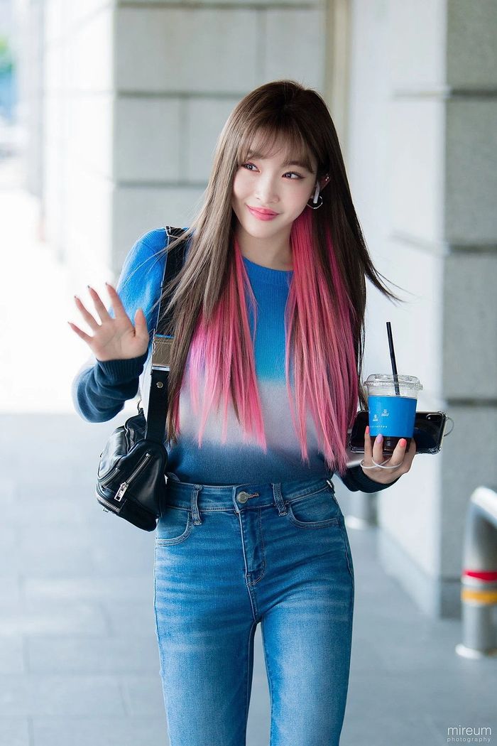 Idol Hàn nhuộm tóc đen-hồng: Jennie đẹp tựa nữ thần, Irene xuống sắc